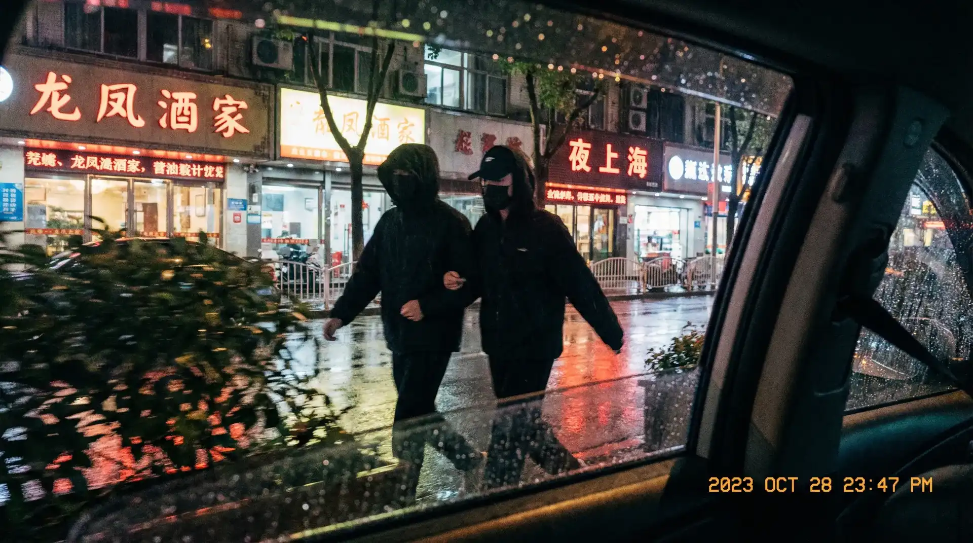 h同人志网站 - 顶流明星深夜密会现场抓拍照片